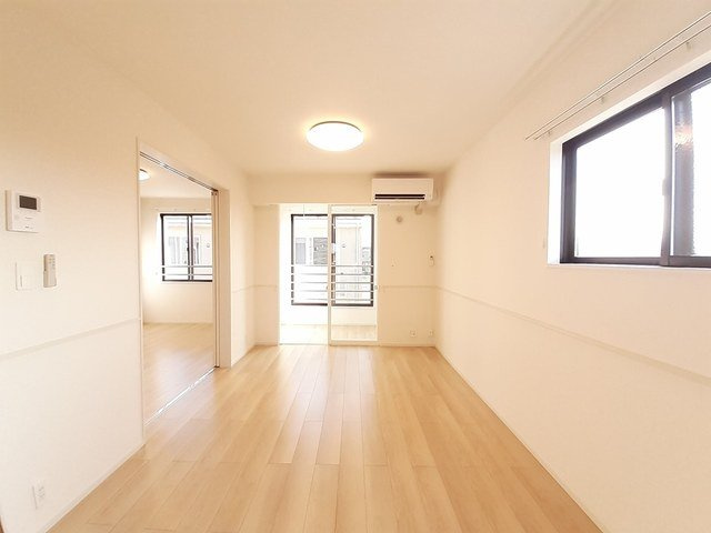 サニーの居間・リビング