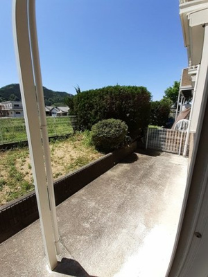【庭】 | カーサフェリスＢ | たまにはお庭で休日を過ごしてみるのもよいかもしれません