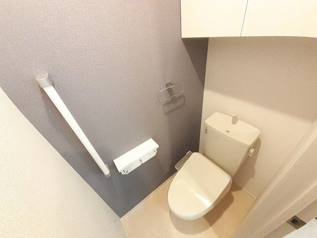 フェニックスＢのトイレ|落ち着いた色調のトイレです