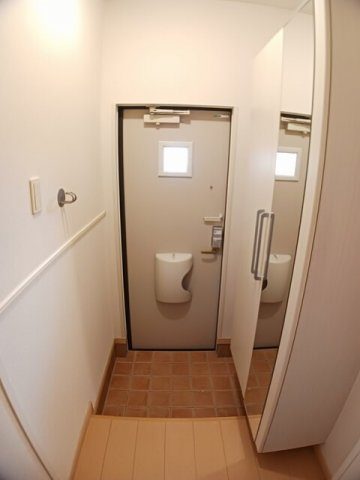 フェリーチェ三本松の玄関