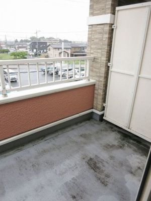 【バルコニー】 | ルーチェ・デル・ソーレ | 外からの目が気にならないバルコニーで洗濯物が干せます