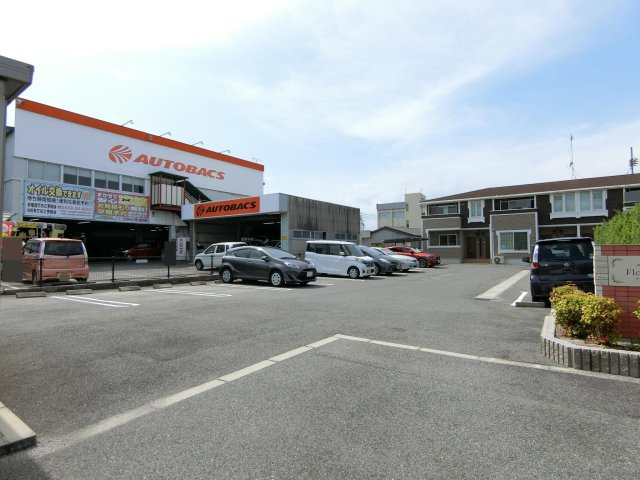 フロリスタンの駐車場