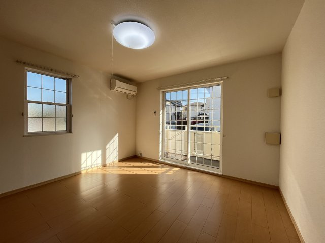 Ｐｉｎｅ　Ｃｏｕｒｔ（パインコート）の居間・リビング