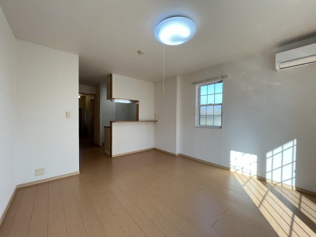 Ｐｉｎｅ　Ｃｏｕｒｔ（パインコート）の居間・リビング