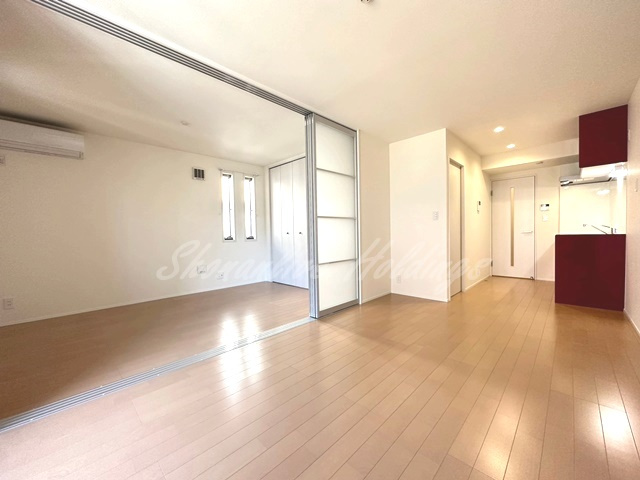 鎌倉市岩瀬のアパートの居間・リビング