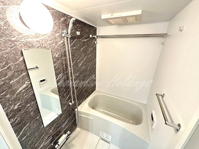 鎌倉市岩瀬のアパートの浴室