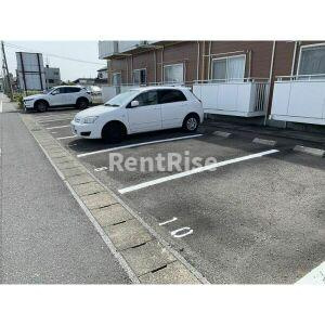 SurplusOneオオシマの駐車場