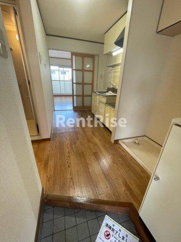 SurplusOneオオシマの玄関