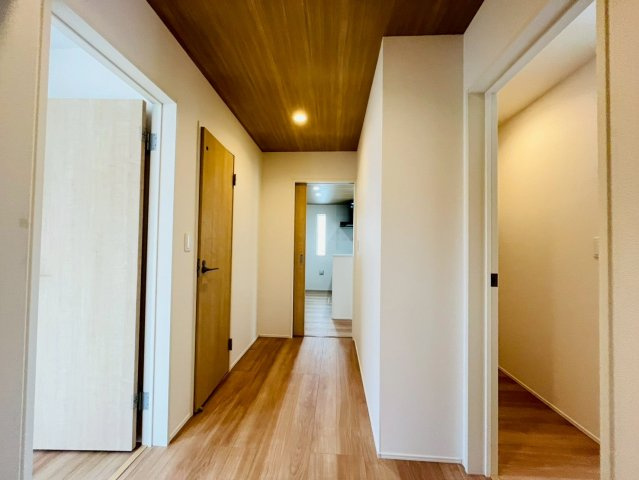 ★★恩納村安冨祖-①号棟の玄関|落ち着いた玄関です