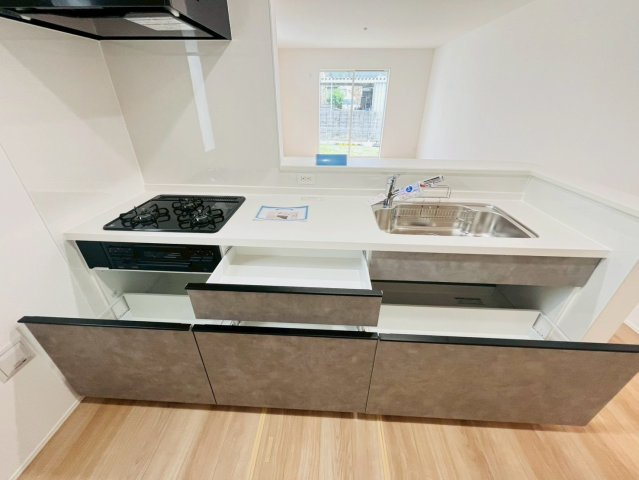 ★★恩納村安冨祖-①号棟のキッチン|キッチンでお料理をお楽しみください