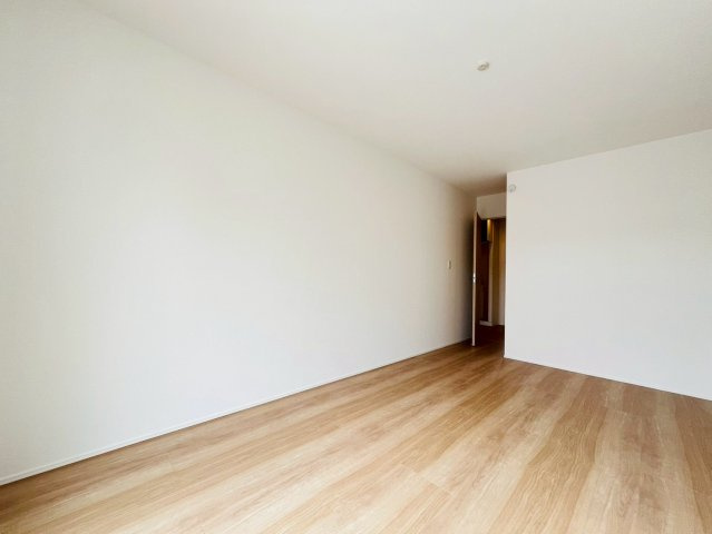 ★★恩納村安冨祖-①号棟の洋室|広々とした洋室です