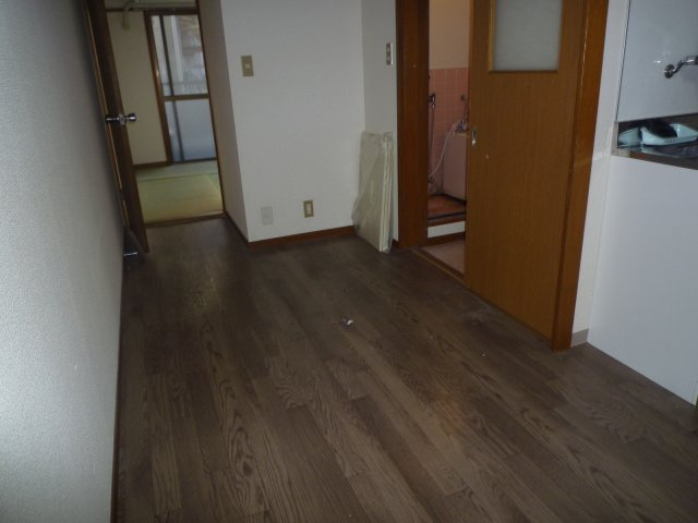 インハーバーフタバの居間・リビング