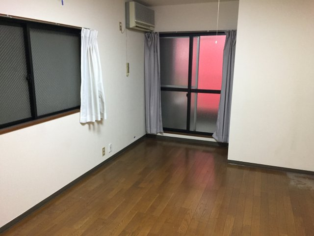 石井ビルの居間・リビング