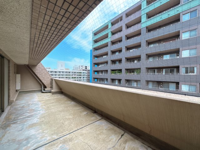 【外観】 | ラフィネスシャトードゥ赤坂☆仲介手数料無料☆ | 地下鉄空港線「赤坂」駅が利用可能で天神・博多へ快適アクセス。徒歩圏内には広大な大濠公園や舞鶴公園があり、四季の潤いを感じながら洗練された都会の暮らしを堪能できます。