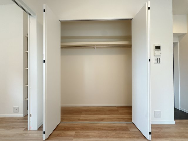 【収納】 | ラフィネスシャトードゥ赤坂☆仲介手数料無料☆ | 限られた空間を最大限に活用できる機能的な収納設計。大型の荷物もスッキリ収まるため、居住スペースを広く、ゆとりを持って自由にお使いいただけます。