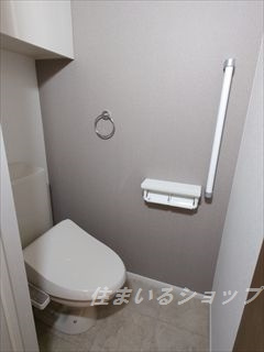 広島市安佐北区深川１丁目のアパートのトイレ|シャワートイレ・収納棚あり