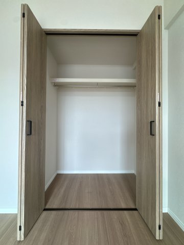 【収納】 |  アンピール比恵南☆仲介手数料無料☆ | クローゼット完備で、お部屋を広く使える設計。お子様のお部屋や趣味の作業スペースとしても最適です。