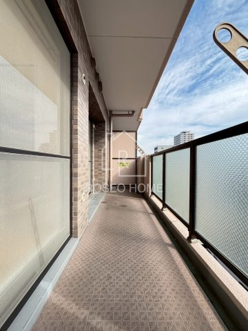 ウエスト江戸堀のバルコニー|同マンション別部屋：参考写真