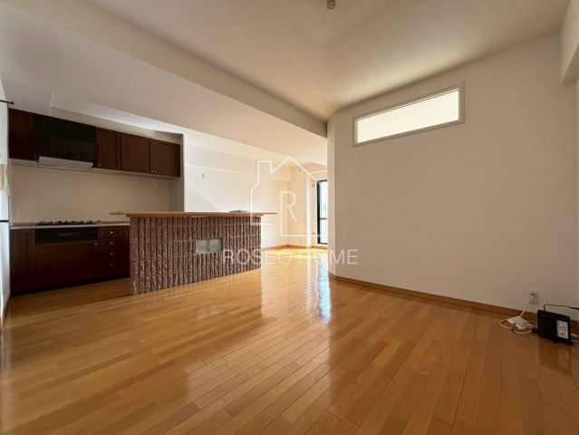 ウエスト江戸堀の居間・リビング|同マンション別部屋：参考写真