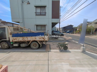 【前面道路含む現地写真】