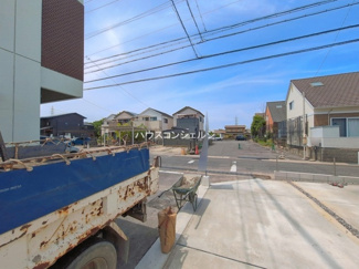 【前面道路含む現地写真】