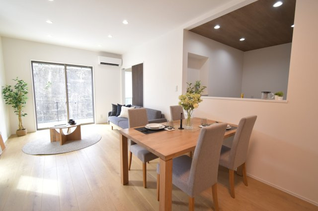 【居間・リビング】 | 西区野方４丁目　中古一戸建☆仲介手数料無料☆