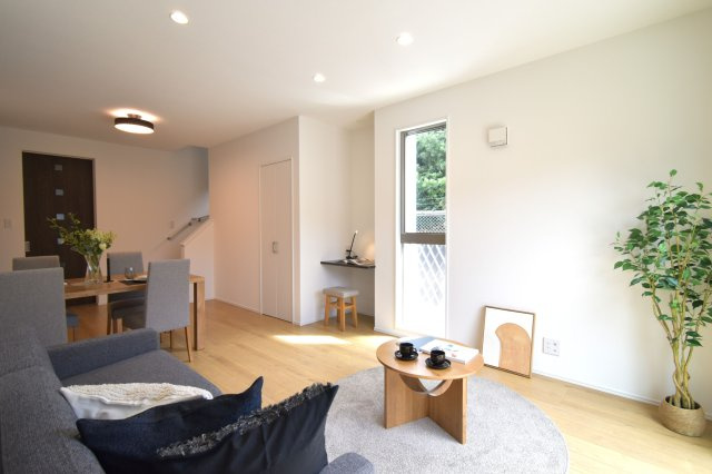 【居間・リビング】 | 西区野方４丁目　中古一戸建☆仲介手数料無料☆