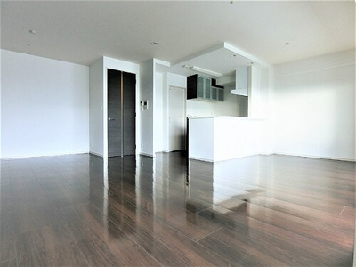 【居間・リビング】 | アウルステージ問屋町 | リビング・ダイニング（キッチン方向）※2023年12月撮影