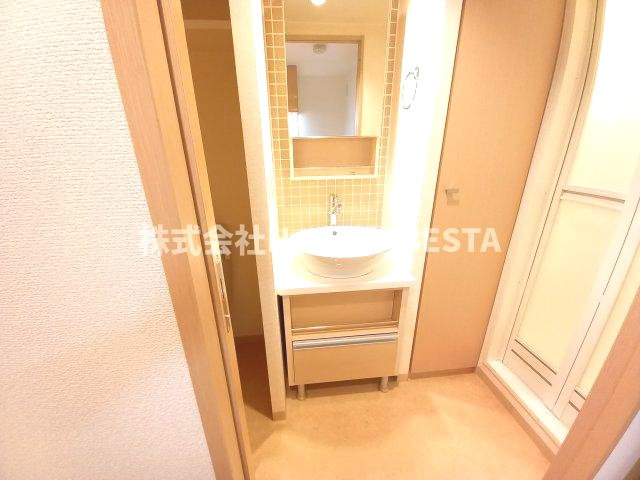 エステムコート神戸ハーバーランド前Ⅳベイライトの独立洗面台