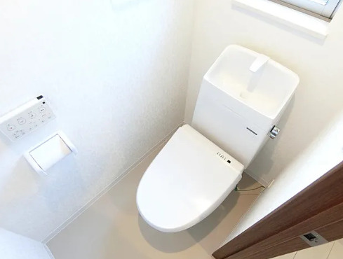 摂津市東正雀　一棟収益マンションのトイレ
