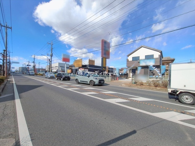 春日部市谷原3丁目　新築一戸建ての前面道路含む現地写真