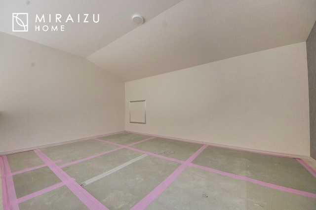 【洋室】 | 日当たりの良いお家は嬉しいですよね。それぞれ価値観が分かれる箇所です、実際に内覧して日当たりの心地よさをご体感下さいね♪