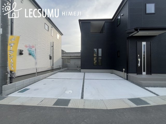 太子町東南3期/新築戸建の駐車場