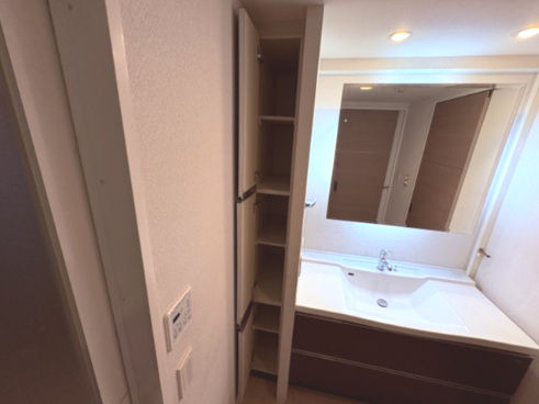 ファスタージュ垂水五色山サーモスの脱衣所|洗面室 収納スペース