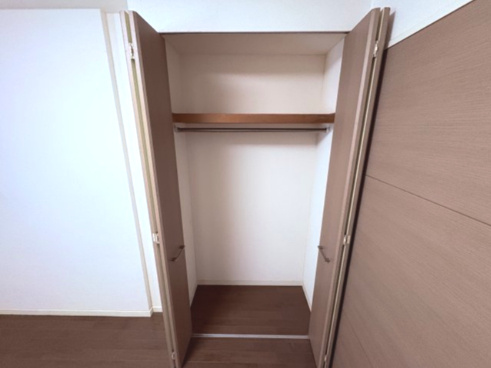 ファスタージュ垂水五色山サーモスの洋室|洋室② 約6帖のクローゼット