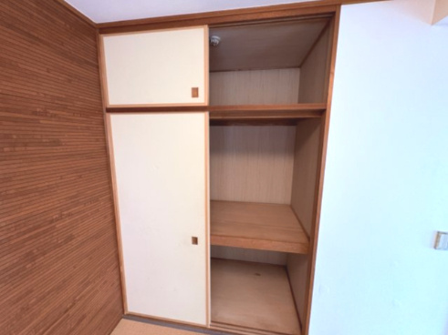 ファスタージュ垂水五色山サーモスの収納|和室 約4.5帖の押入