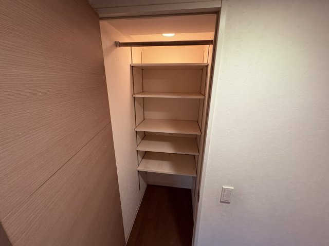 ファスタージュ垂水五色山サーモスの収納|玄関前のクローゼット