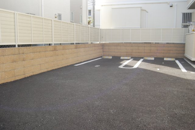 アーブル クロシェット　Ｄ棟の駐車場