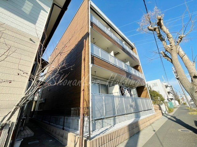 鎌倉市岡本２丁目のアパートのエントランス