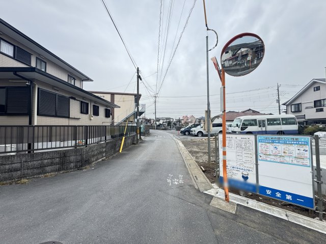 入間市鍵山2丁目・全1棟　新築一戸建　～東南角地・駐車2台～の前面道路含む現地写真|2026年4月7日撮影