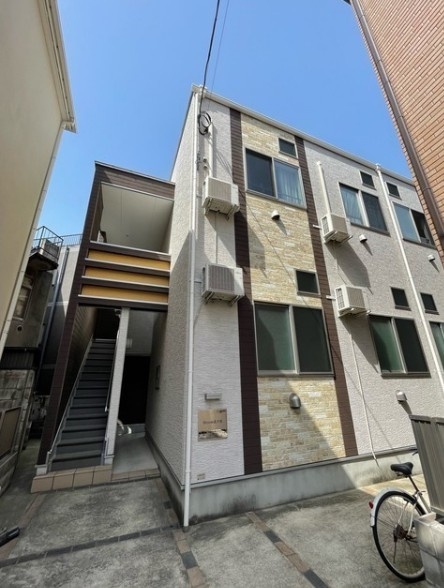 足立区千住中居町のアパート