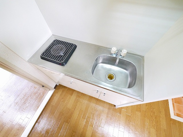 ジュネス東生駒のキッチン|コンパクトなキッチンで掃除もラクラク