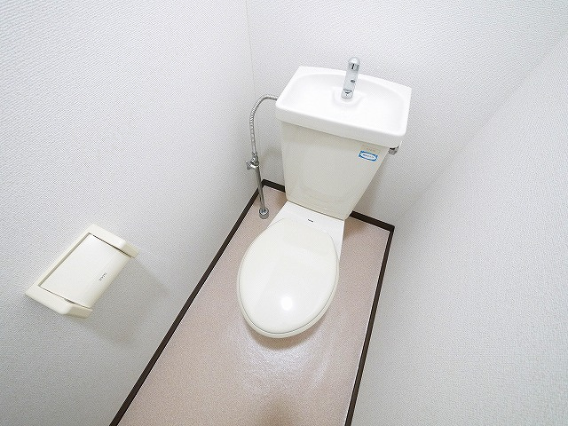 ジュネス東生駒のトイレ|ゆったりとした空間のトイレです