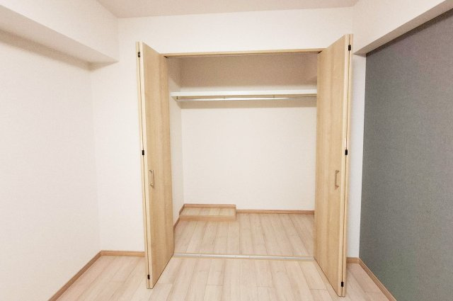 シティパーク北野田の収納|洋室2：大容量の収納付きなので衣類や荷物を効率よく収められ、生活空間をすっきりと保てます。