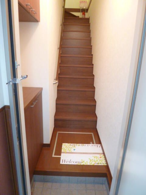 コンフェクセルの玄関