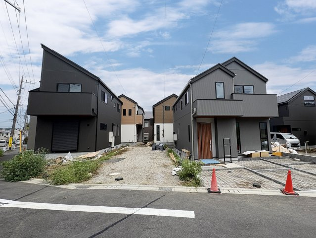 ◆山崎町全８棟開発分譲◆カースペース２台◆３７坪以上◆