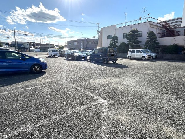 グランディール・Yの駐車場