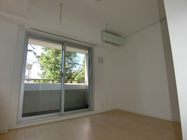 プライマル笹塚の洋室