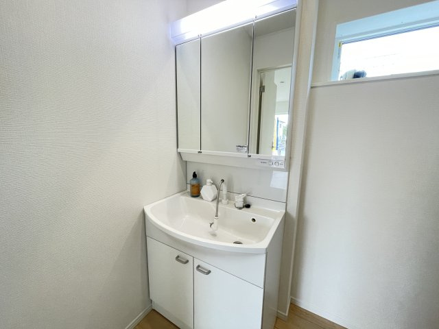 クレイドルガーデン八戸市下長第8ｰ1号棟の独立洗面台