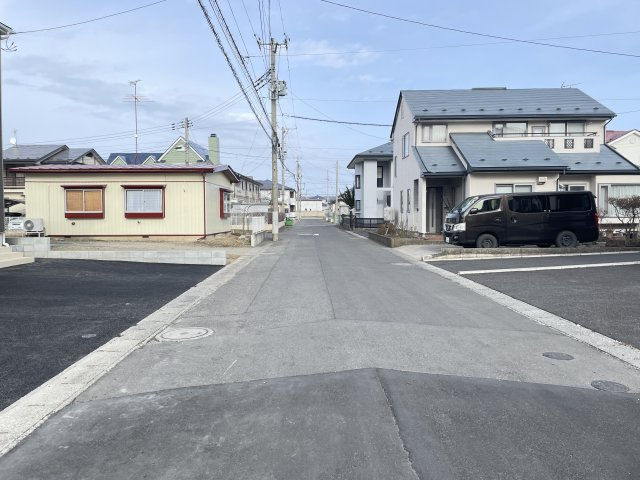 クレイドルガーデン八戸市下長第8ｰ1号棟の前面道路含む現地写真